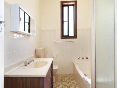 2 / 10 Sixth Avenue, Port Kembla