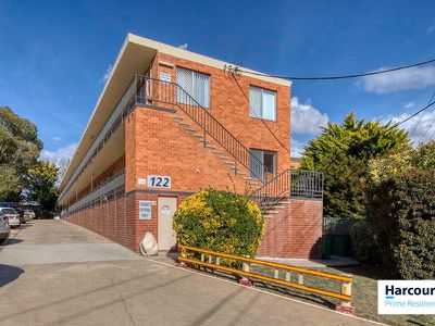 8 / 122 Henderson Road, Queanbeyan