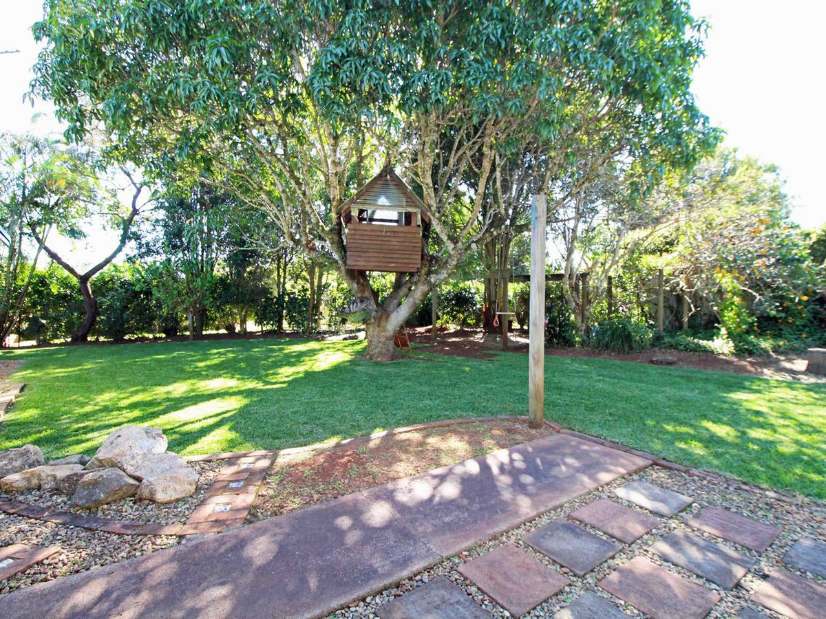 24 Azalea St, Atherton