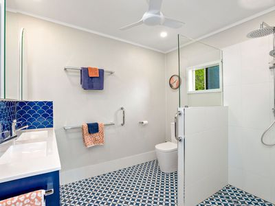 218 Toogood Road, Bayview Heights