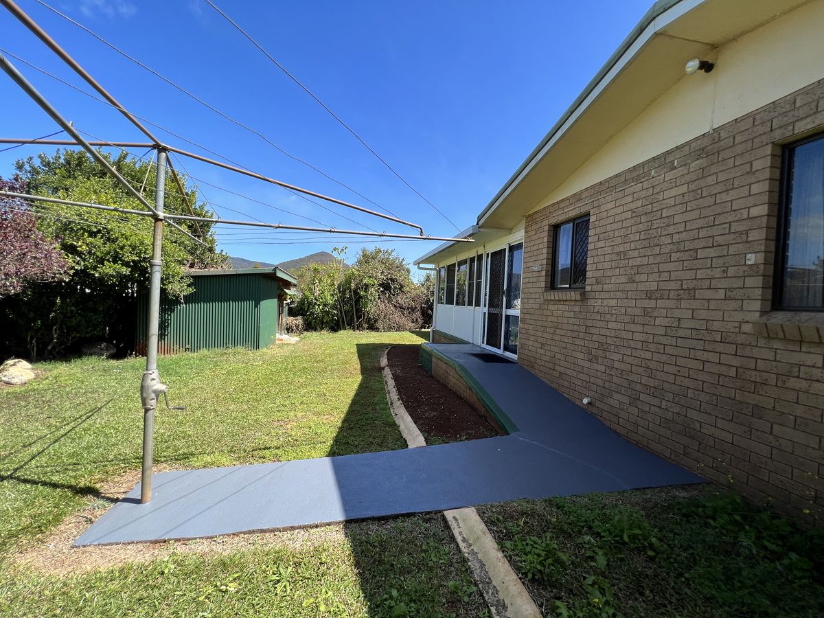 4 Larkin Close, Atherton