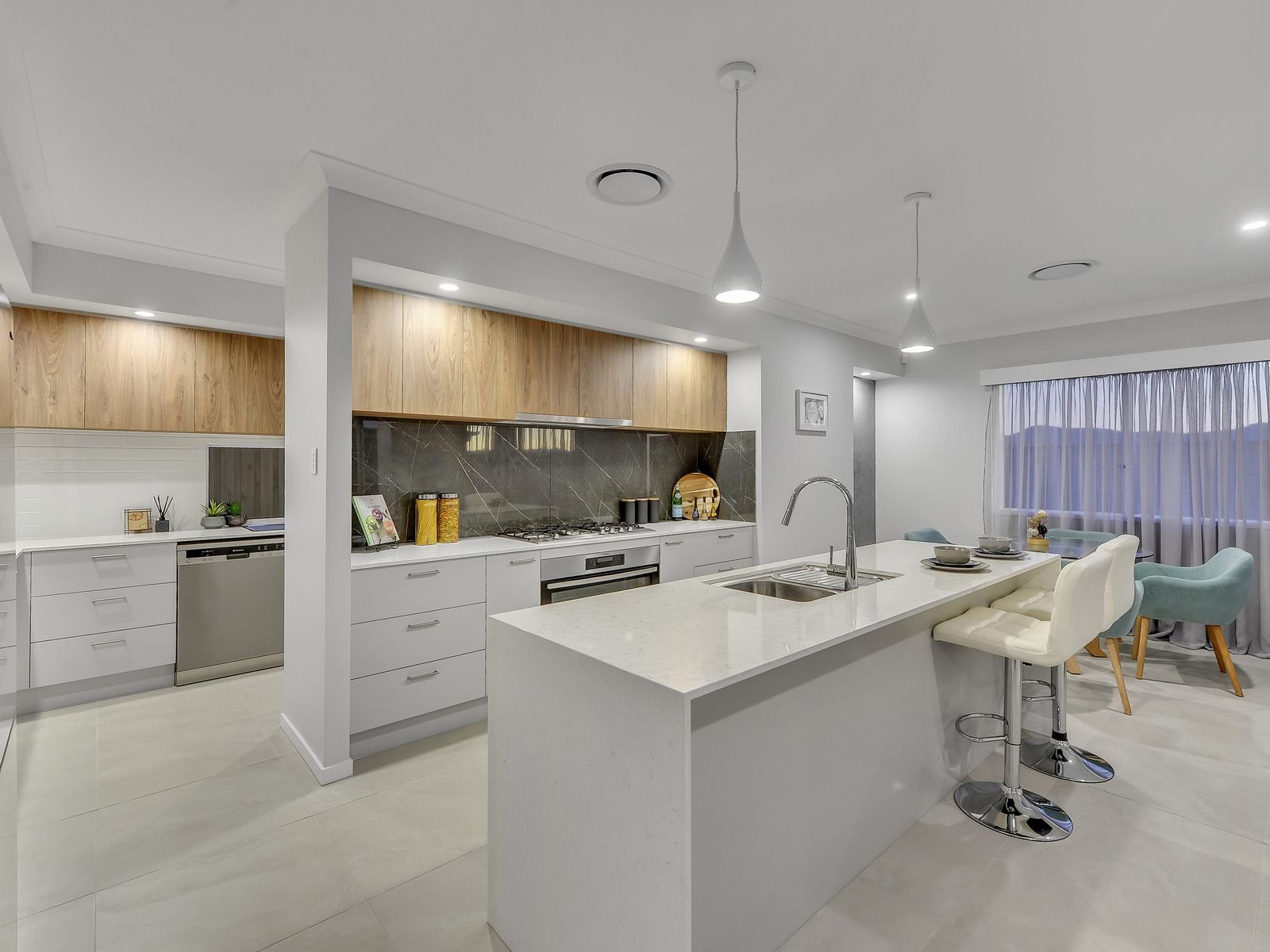 LIVE IN OR INVESTOR! $989K LUX PKG 