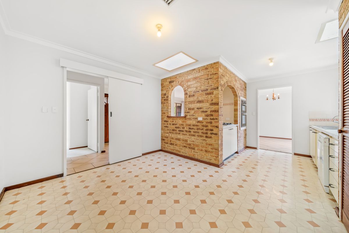 32 Narcissus Ave, Parkwood