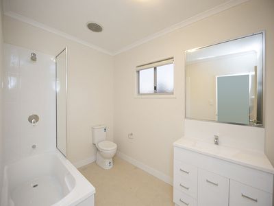 12 / 1 Collins Lane, Kin Kora