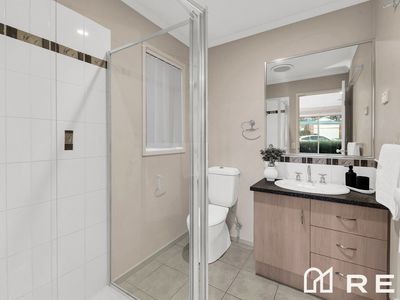 23 Emmer Green Retreat, Cranbourne East