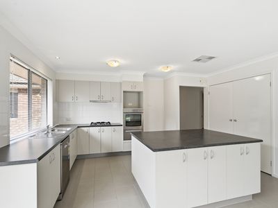 5 Niland Crescent, Point Cook