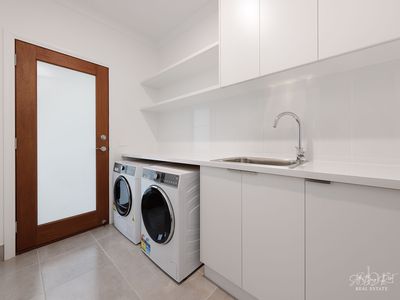 14 BAKER STREET, Tangambalanga