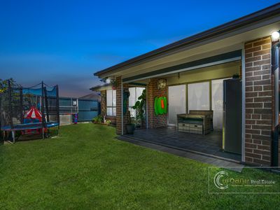 42 Feathertop Avenue, Minto