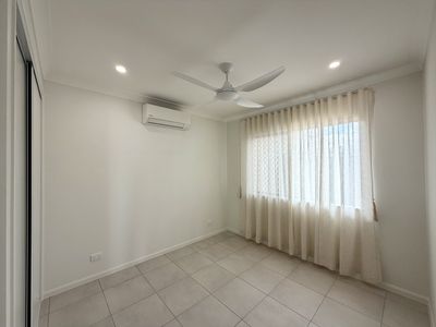 16  Lakeside Drive, Smithfield