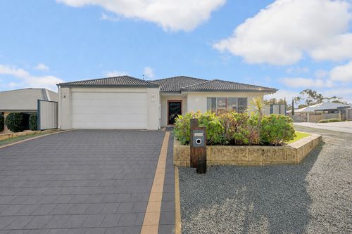 15 Medinah Street, Meadow Springs
