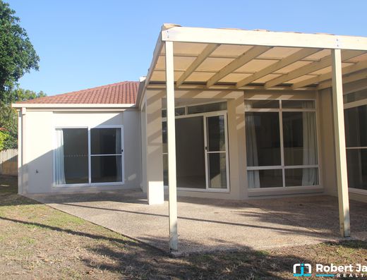 Noosa Waters Family Home image 11