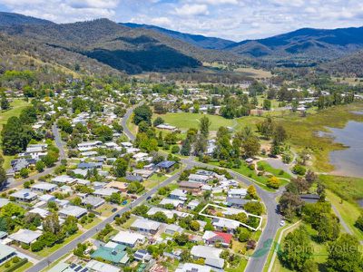 64 Lakeside Avenue, Mount Beauty