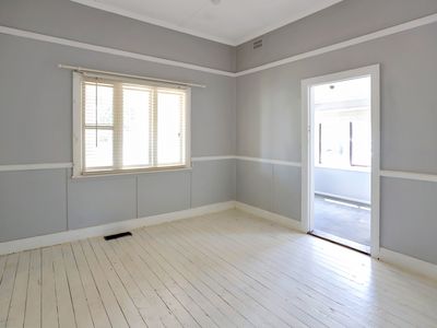 17 Regent Street, Forbes