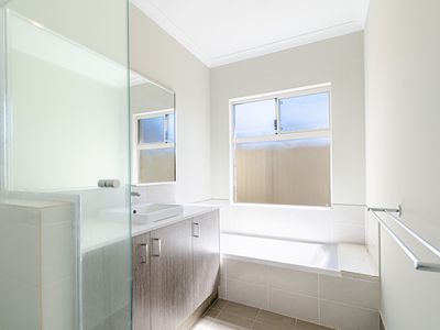 2 / 13 Thomas Way, Kardinya