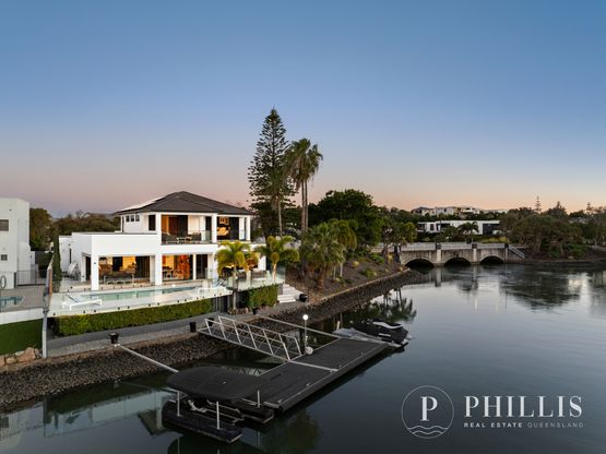 8053 Riverside Drive, Sanctuary Cove