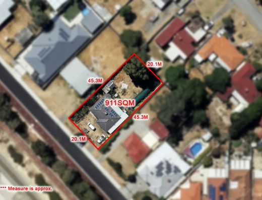 911 sqm block with 4x1 Spacious Family Home in Beckenham