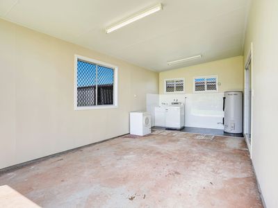 27 Meyer Ave, Wangan