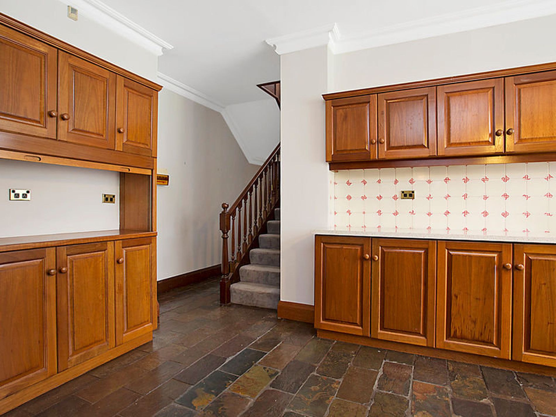 9 Cross  Road, Kingswood