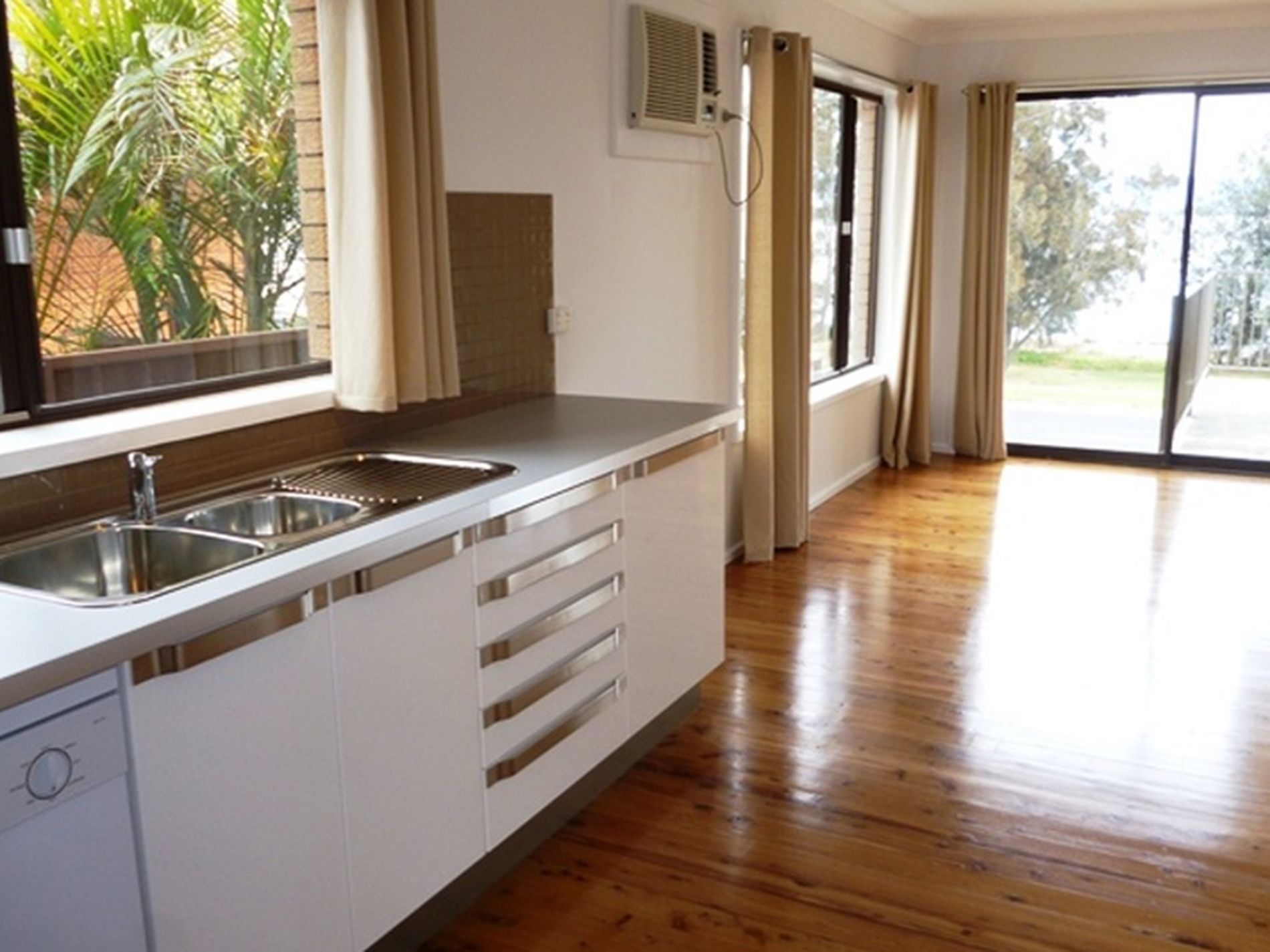 221 Reddall Parade, Mount Warrigal