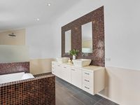 77 Thackeray Street, Norman Park