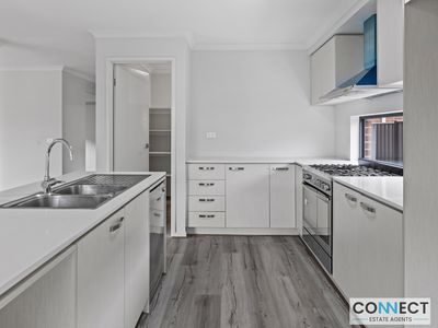 33 Burford Way, Cranbourne North