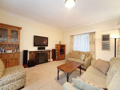 8 Wards Grove, Bentleigh East