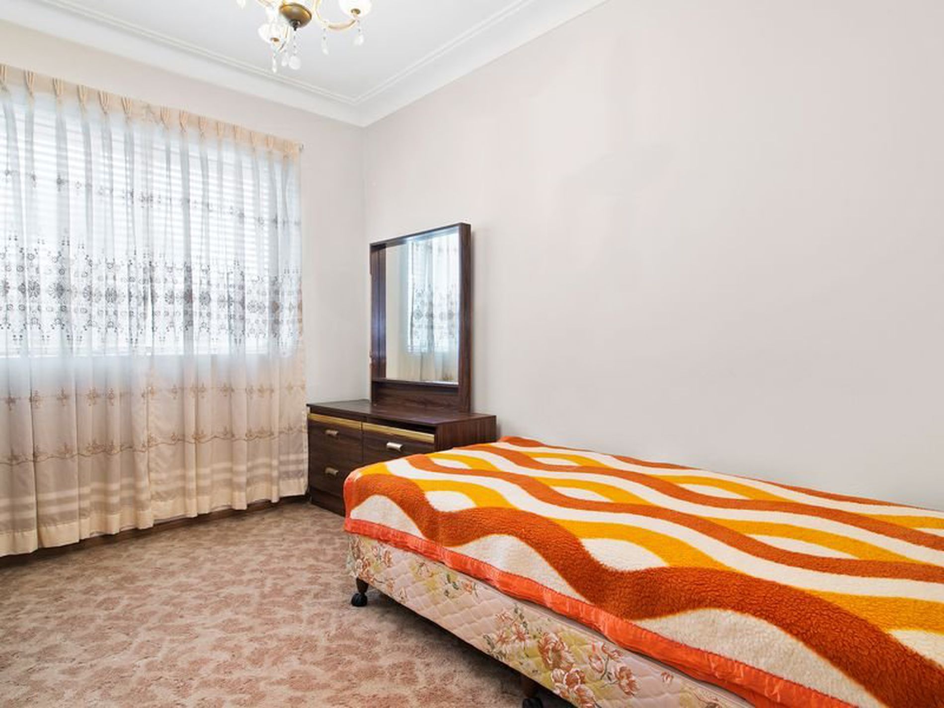 33 St Helena Parade, Eastlakes