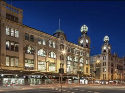 185 Broadway, Ultimo