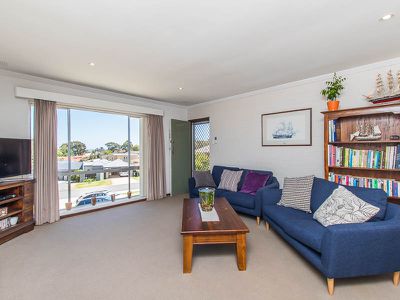 8/11 Wilson Crescent, Wembley Downs