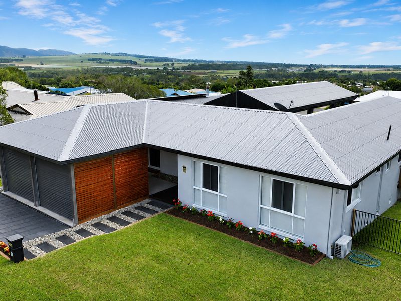 24 Crouch Avenue, Atherton