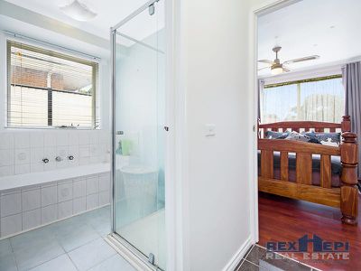 72 Oaktree Drive, Hampton Park