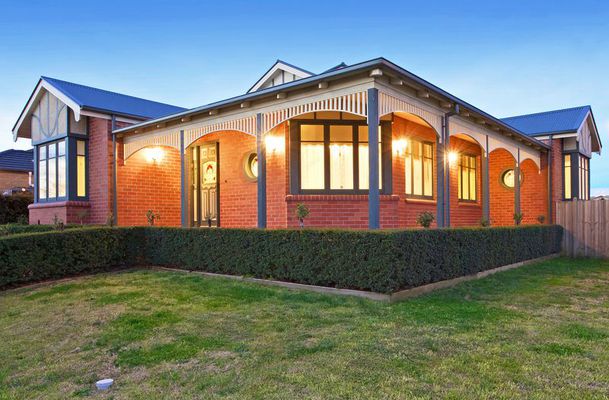 2 Blairgowrie Drive, Craigieburn