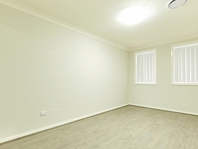 11 Amritsar Glade, Schofields