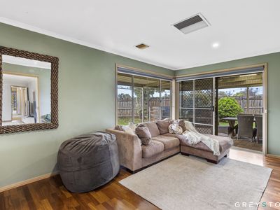 6 Helen Court, Melton West