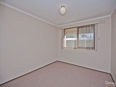 1 / 2 Evelyne Avenue, Cranbourne