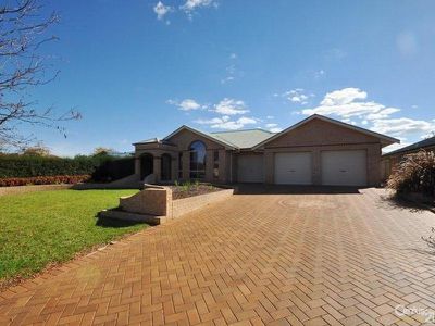11 Nepean Place, Dubbo