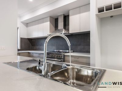 6 Zohan Street, Deanside