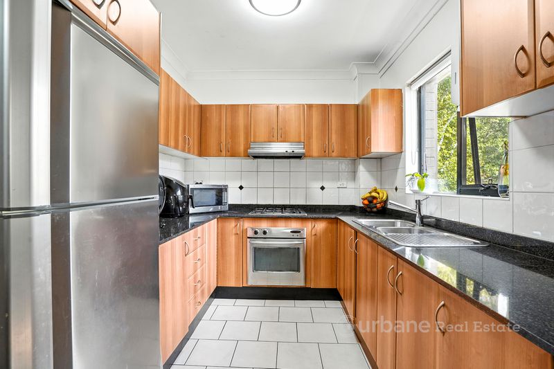3 / 18 Eastbourne Road, Homebush West