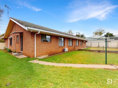 11 Diane Street, Dubbo