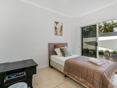 19 Summerland Ky, Broadbeach Waters