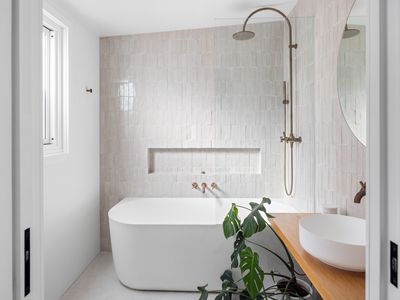 40 Sunset Strip, Manyana