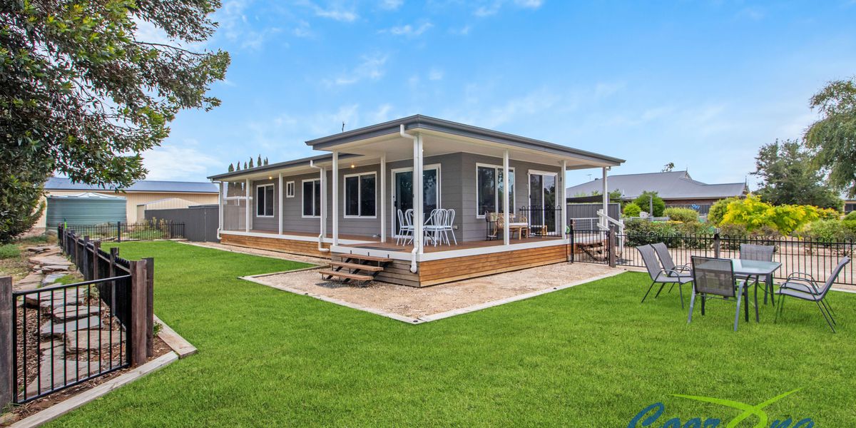MARINA LIVING - NEAT AS A PIN