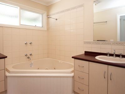 1128 Tabletop Road, Tolmie