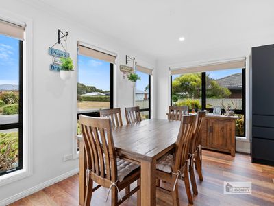 8 Sandy Crescent, Wynyard