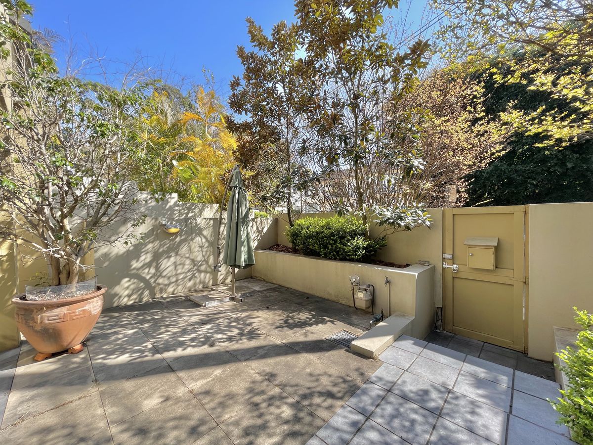 1 / 2 Armstrong Street, Willoughby