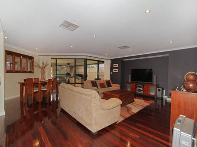 44 Longmore Parade, Broadwood