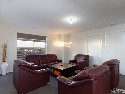 8 Devlin Place, Cranbourne North