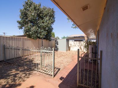 11 Boorthanna Crescent, Newman