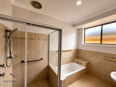 2 / 10 Robina Grove, Forster