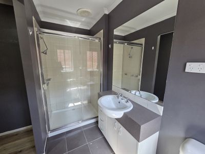 42 Edmund Drive, Tarneit